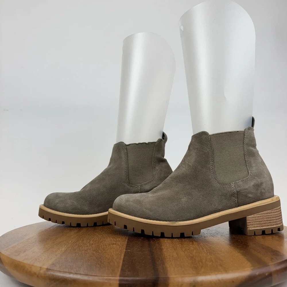 Womens Blondo Matilda Taupe Suede Waterproof Lug Sole Heel Chelsea Boot Size 7.5